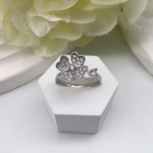 Four Leaf Clover Spinner Anxiety Ring